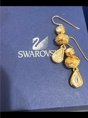 14kt Gold plated authentic swarovski triple drop earrings rare !!